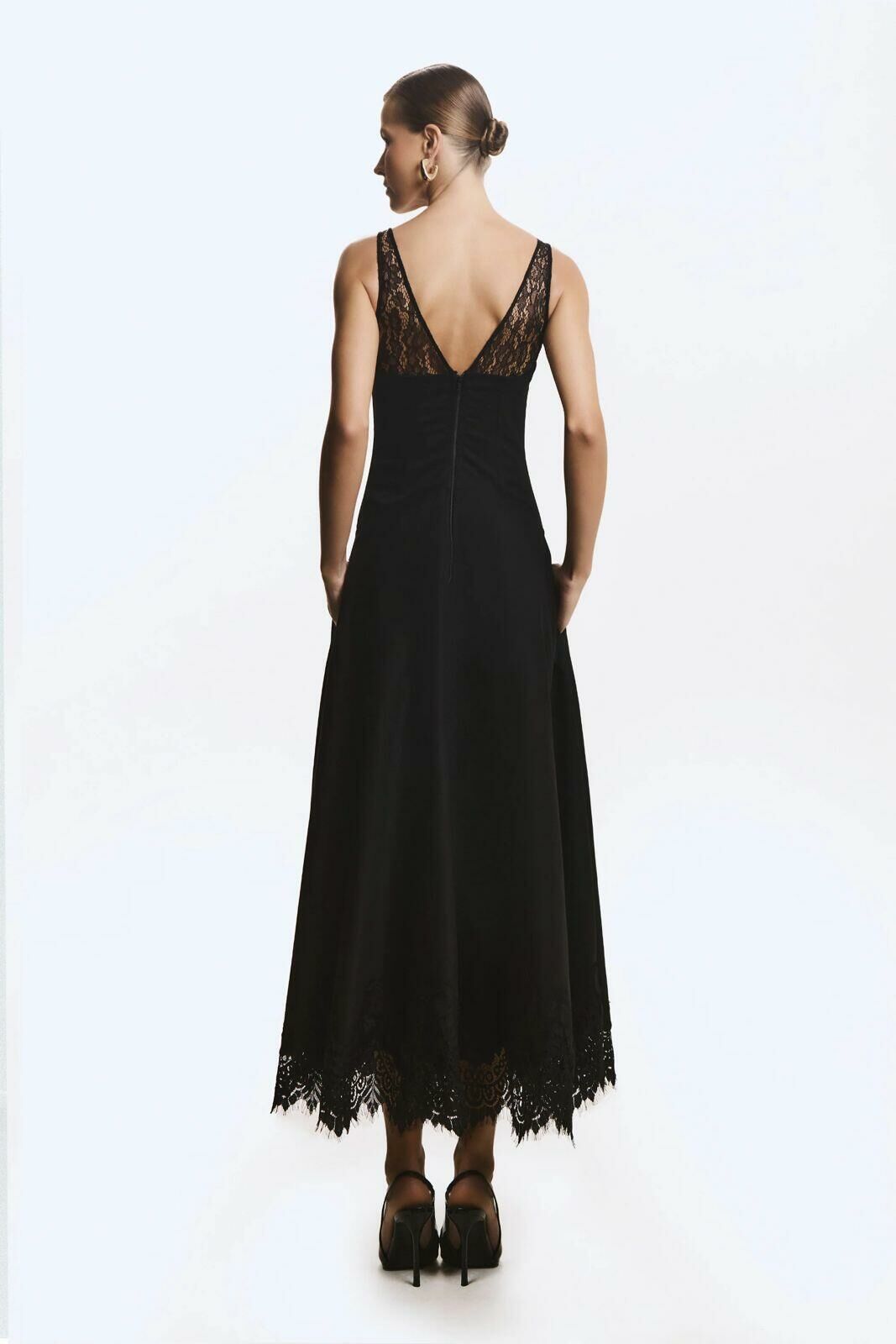 Imagem de Vestido Mídi Detalhes em Renda Alça e Barra Preto Zen